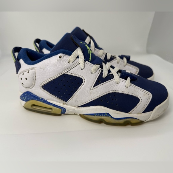 Kids Nike Air Jordan Size 6Y Low  Ghost Green 768881-106 Sneakers - Picture 2 of 11